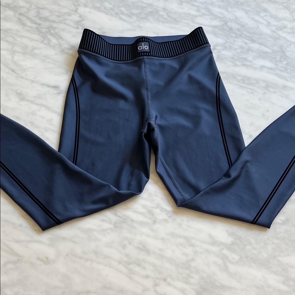 ALO Yoga Airlift High-Waist 7/8 Line Up Navy Leggings- Small